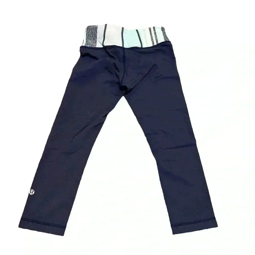 LULULEMON CROPPED CAPRI LEGGINGS NAVY WITH STRIPED BAND